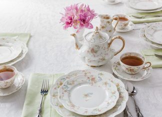 The Complete Table: Setting the Table with Family Heirlooms