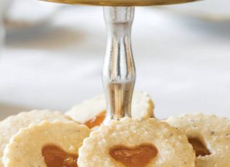 Tea & Ginger Linzer Cookies with Apricot Filling