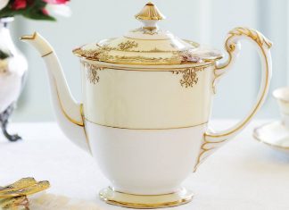 Treasured Teapot: An Amorous Affair