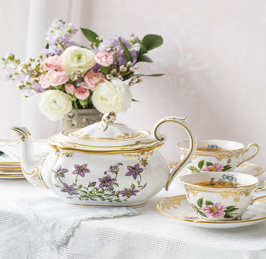 5 Stunning Teapots for Summer
