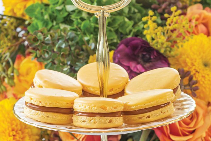 Golden Macarons with Dulce de Leche