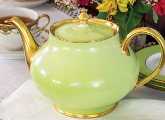 Treasured Teapot: Lacquered Loveliness
